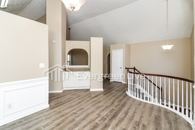 Building Photo - 2385 Lake Royale Dr