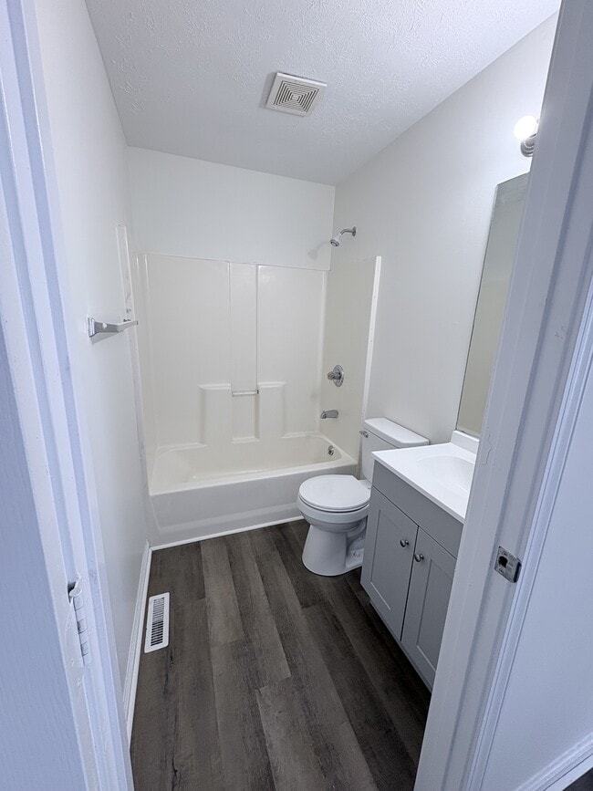 Building Photo - 122 Karen Ct