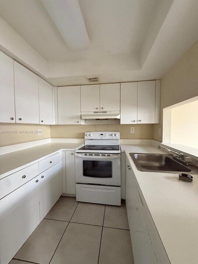 Building Photo - 8255 SW 152nd Ave