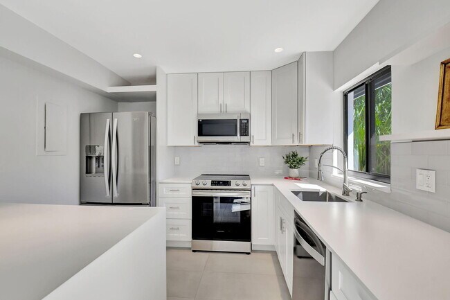 Building Photo - 2894 Florida Blvd