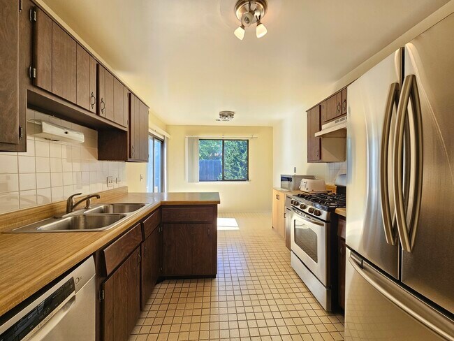 Building Photo - 1120 Woodbury Ln