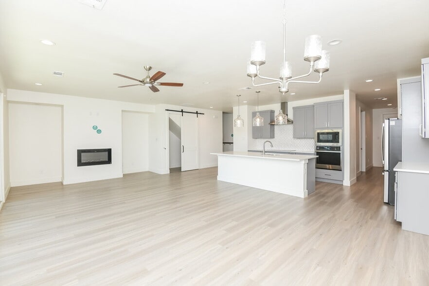 Building Photo - 7173 9th Hole Dr