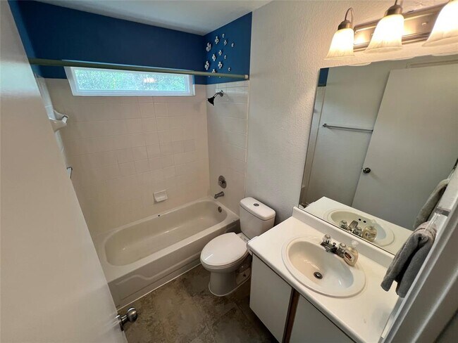 Building Photo - 204 Quail Meadow Dr