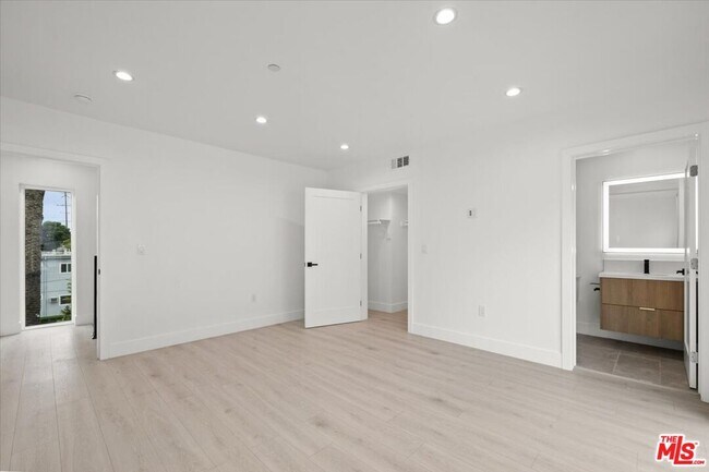 Building Photo - 4922 S Centinela Ave