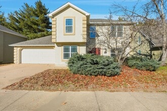 Building Photo - 421 S Village Cir