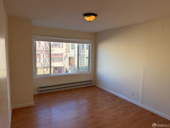 Building Photo - 527 6th Ave