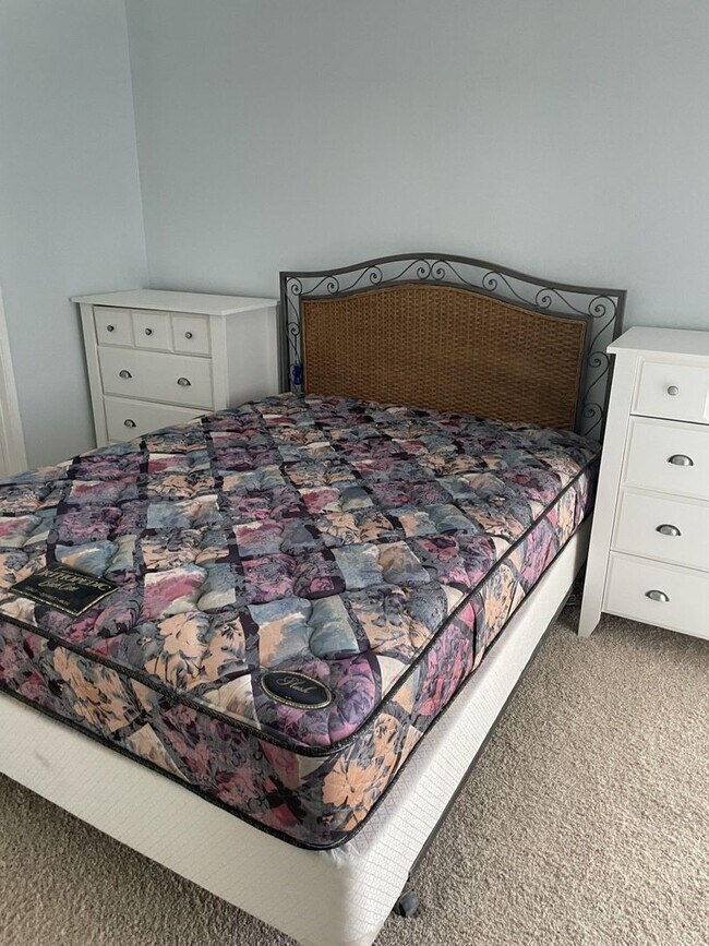 Building Photo - Coming Soon! Charming Corner Unit in Stallion Springs