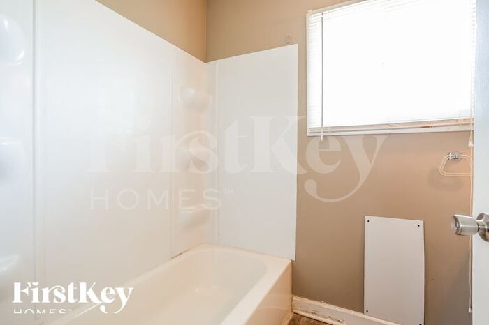 Building Photo - 2634 Westleigh Dr
