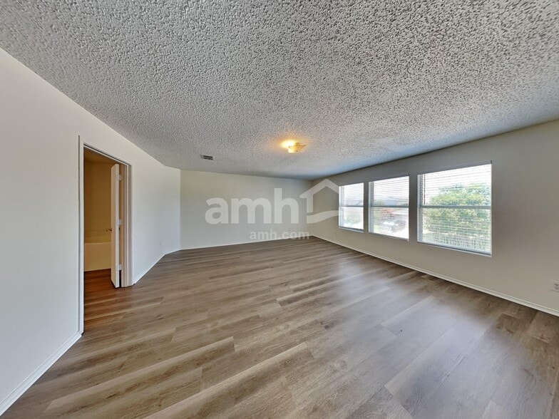 Building Photo - 5500 Costa Mesa Dr