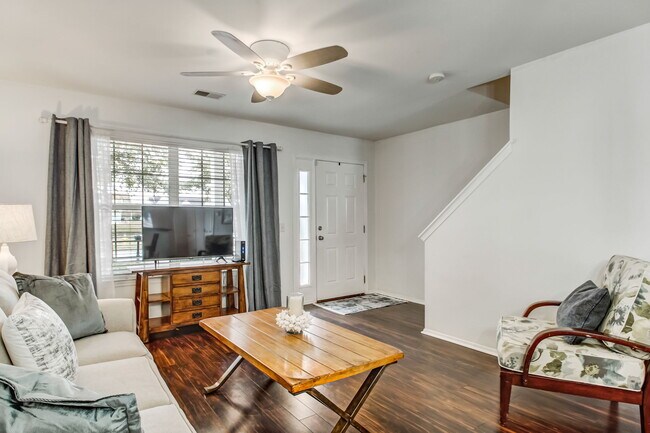 Building Photo - 34 Bushwood Dr