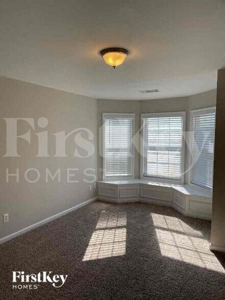 Building Photo - 1157 Fountain Crest Dr
