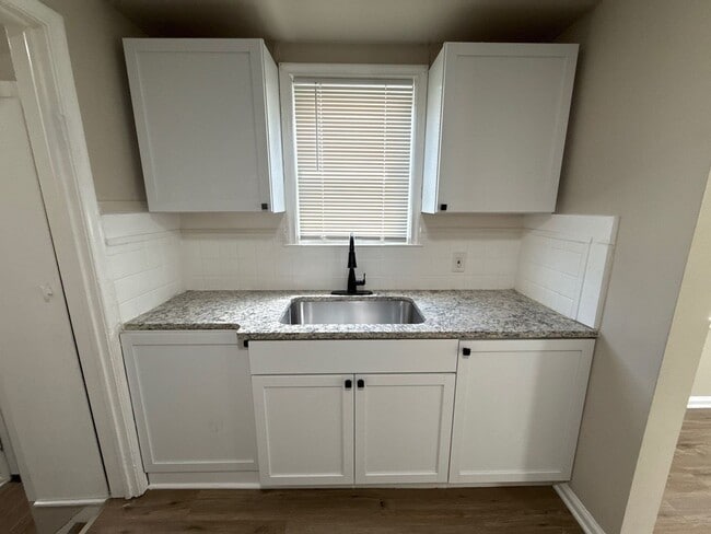 Building Photo - Renovated 3-Bedroom Home – We Welcome Sect...