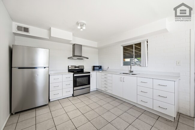 Building Photo - 4711