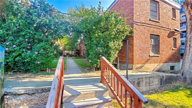Primary Photo - 625 W Dickson St