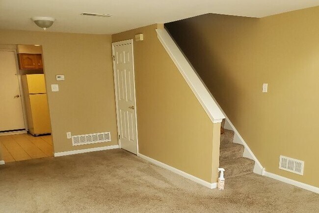 Building Photo - 35 E 6th St