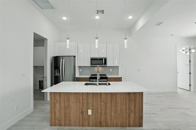 Building Photo - 8348 Walden St