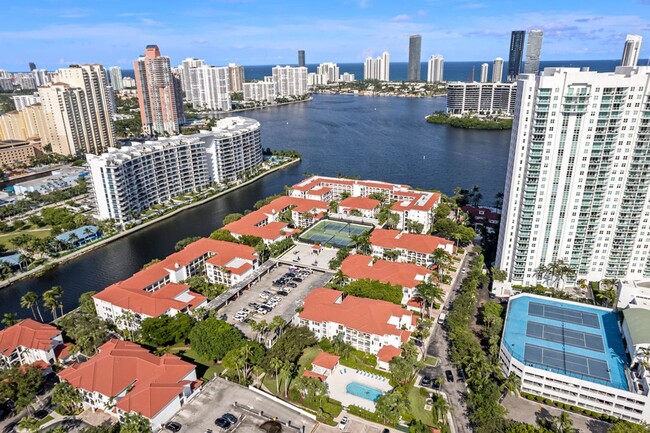 Building Photo - Gorgeous 2 bedroom 2 bath In Aventura!