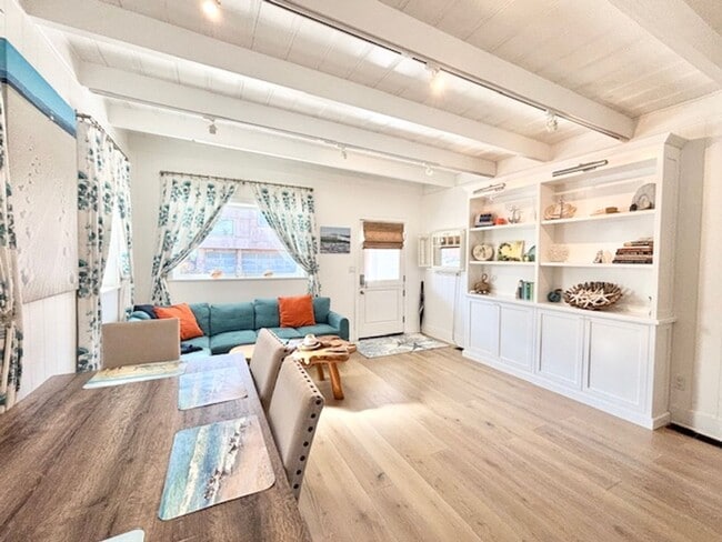 Building Photo - 3628 Ocean- MFR