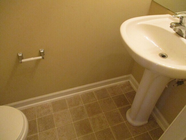 Building Photo - Pretty Townhouse for Rent in Rachel's Keep...