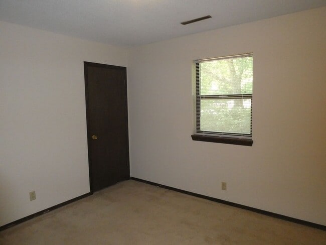 Building Photo - 2 bedroom 1 bath in West Columbia