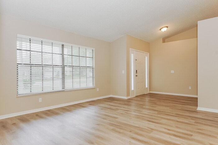 Building Photo - 2065 E Gloria Dr