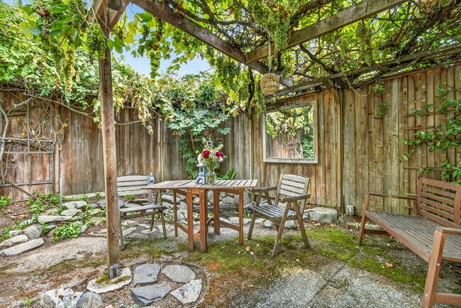 Building Photo - 1306 Reddy Ave