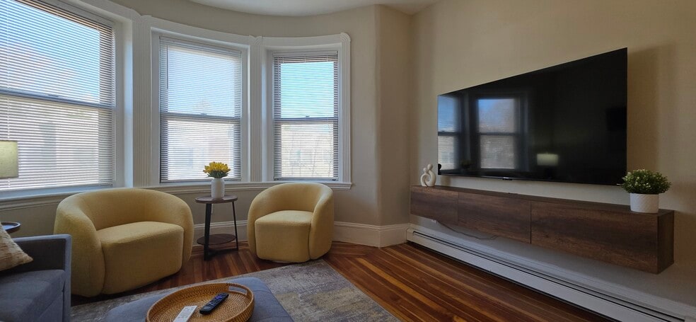 Building Photo - 32-34-34 Ditson St