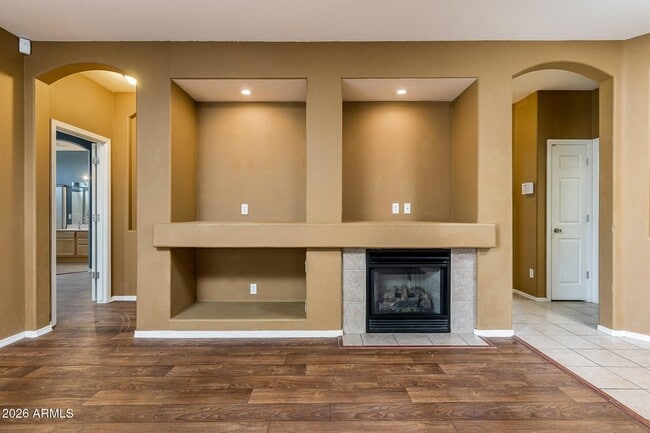 Building Photo - 11851 W Washington St