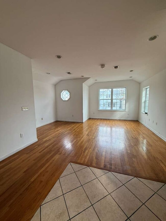 Building Photo - 84 W 14th St