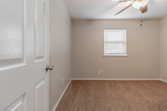 Building Photo - 3 Bed 2 Bath in Norman