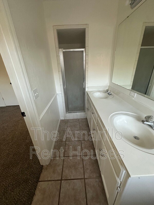 Building Photo - 5100 Mesa Cir