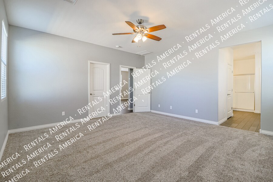 Building Photo - 10910 E Calypso Ave