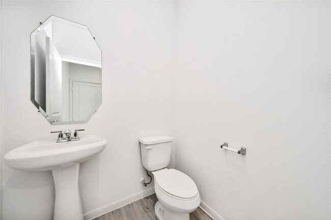 Building Photo - 14817 Ash Landing Dr
