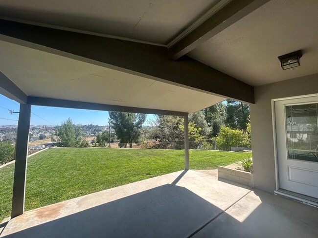 Building Photo - 2 Bedroom with City View