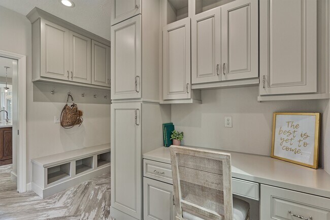 Building Photo - 47 Firethorn Pl