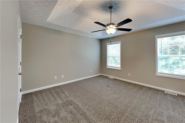 Building Photo - 110 Rockefeller Ln