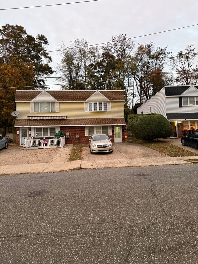 Building Photo - 3721 Ronnald Dr