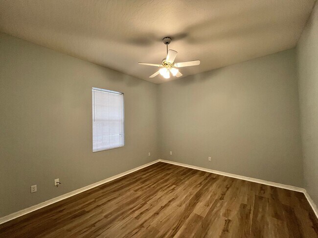 Building Photo - 4/3 Executive Brick Home