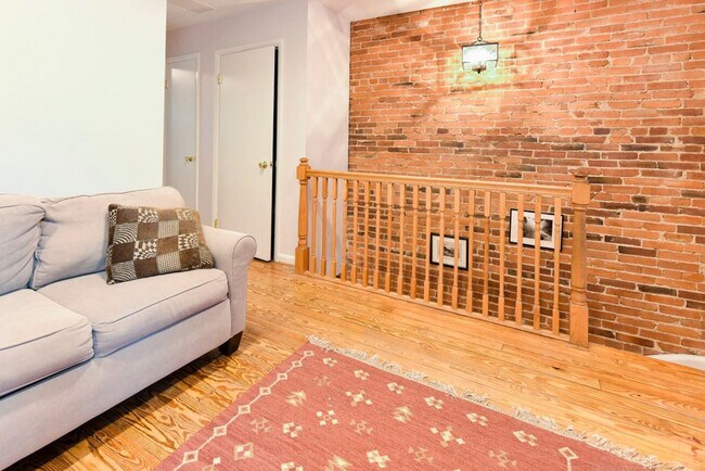 Building Photo - 1127 Independence Ave SE