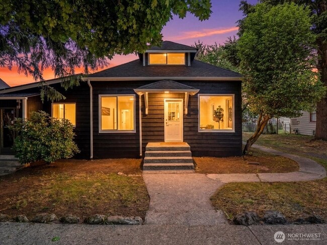 Building Photo - 505 Burnett Ave S