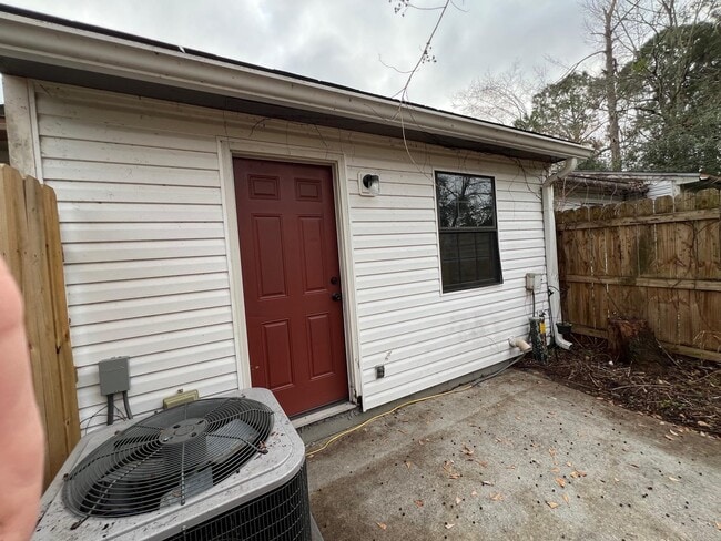 Building Photo - 218 White Dr