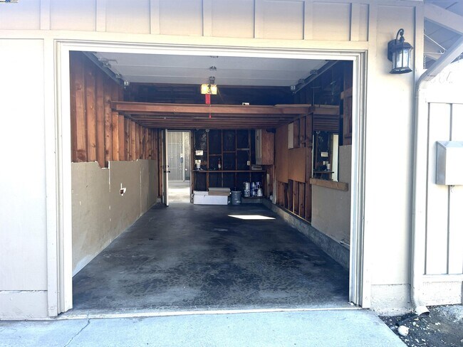 Building Photo - 584 Harvard Ave