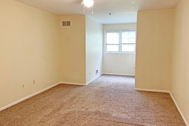 Building Photo - 12B Leva Dr