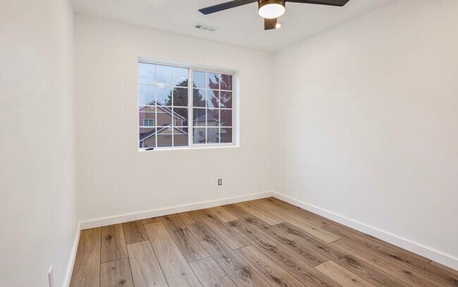 Building Photo - 1018 NE Mariners Loop