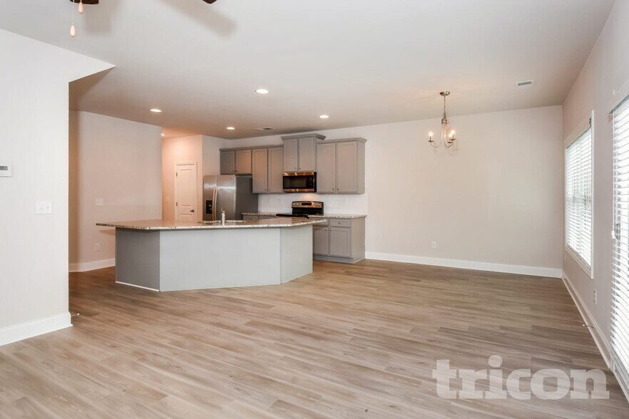 Building Photo - 751 Ireland Ln