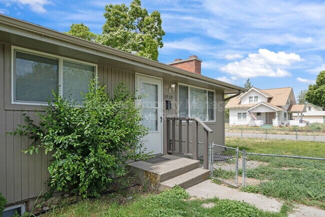 Building Photo - 3939 N Mayfair St