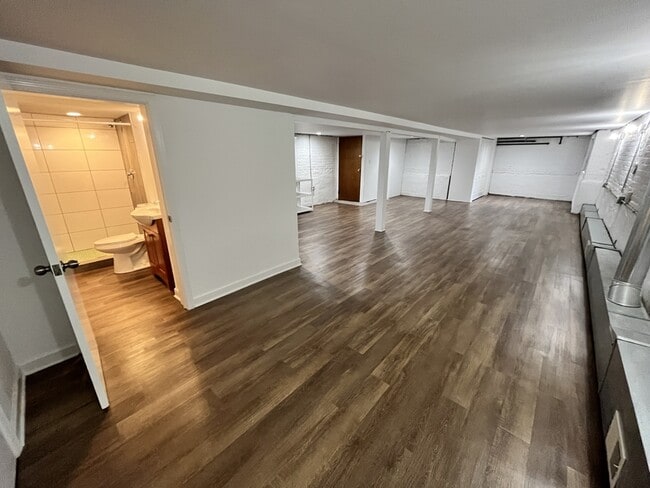 Building Photo - 3053 N Haussen Ct