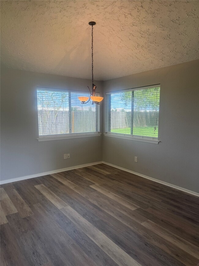 Building Photo - 15702 Roxton Ridge Dr