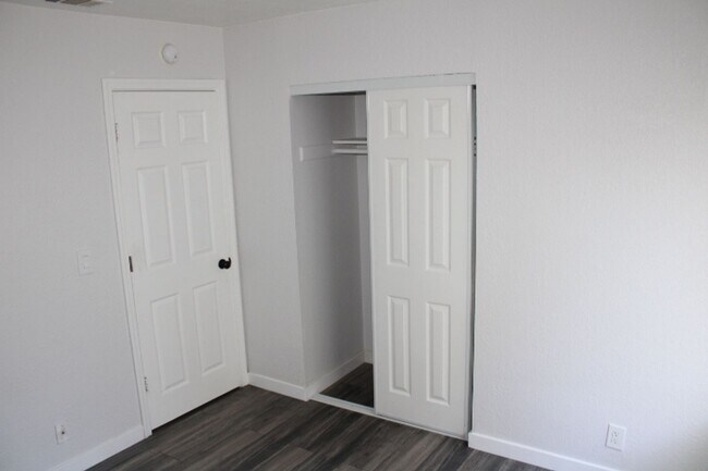 Building Photo - 130 Aster Ct