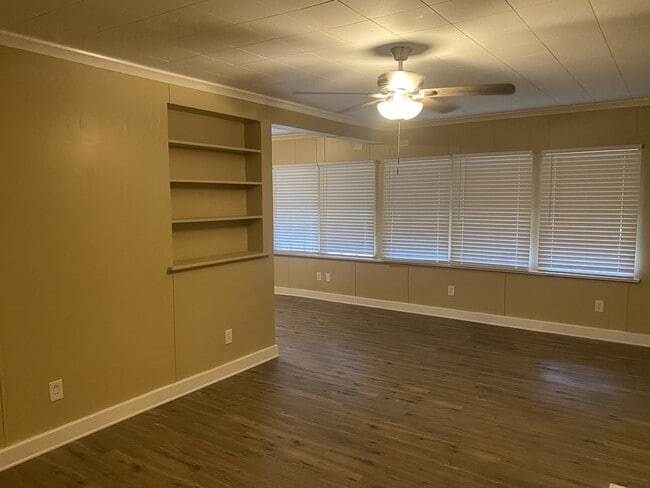 Building Photo - 154 Dobbs Ave